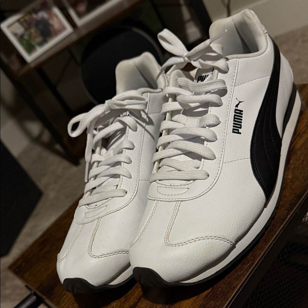 Puma Classic White and Black Trainers - Picture 2 of 6